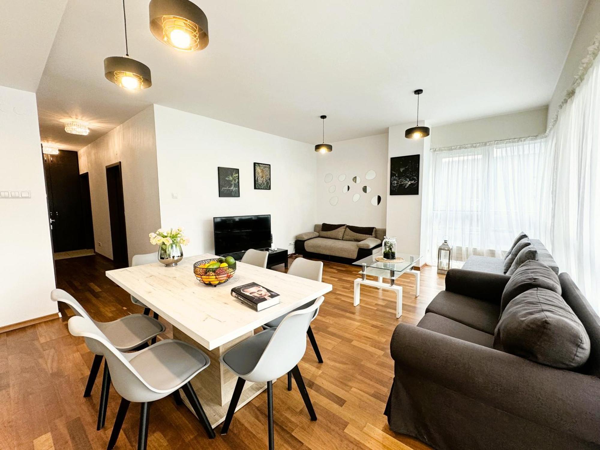 Deluxe Two-Bedroom Apartment,1541120272:JPEG